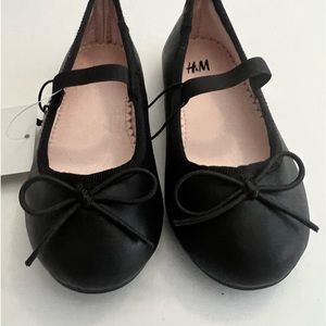 New ✨ H&M Black Bow Ballet Flat , size 7.5